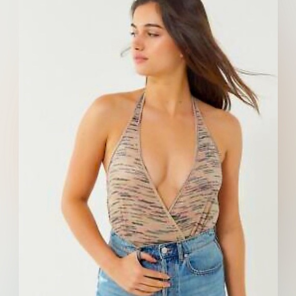 NWT UO halter halter top - Picture 2 of 7